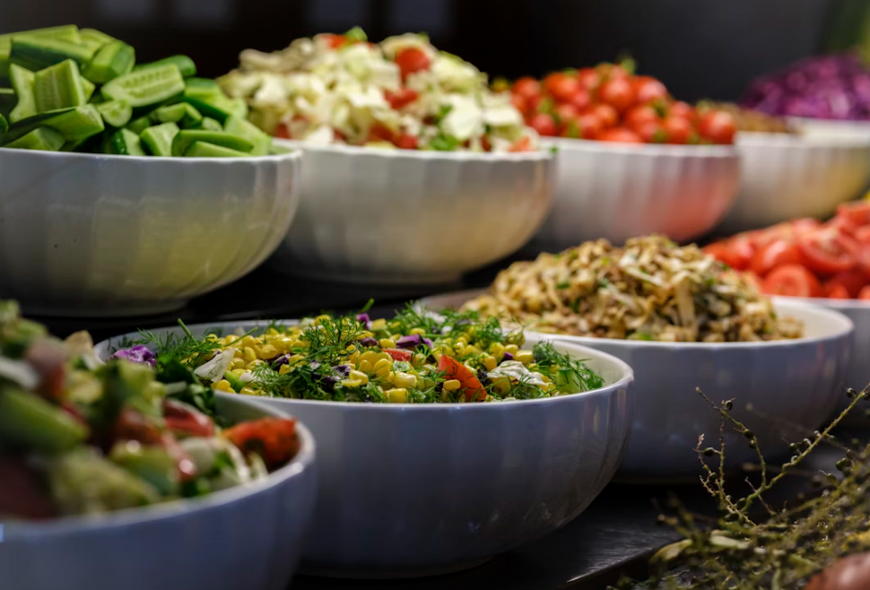 A group of bowls full of food